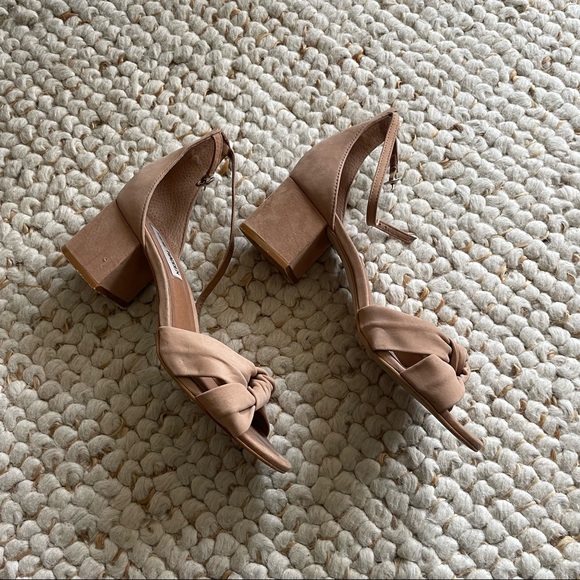 Steve Madden low heel tan suede - Picture 3 of 4